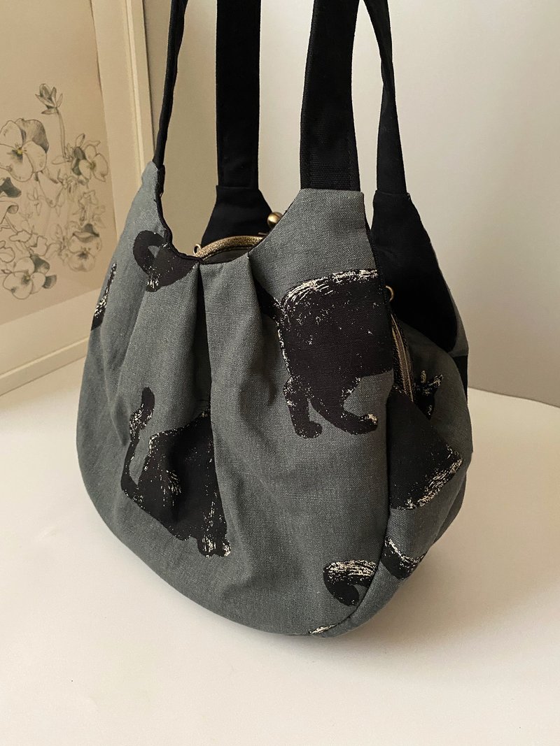 日本布料 黑猫深格调三层口金肩背包 - 侧背包/斜挎包 - 棉．麻 灰色