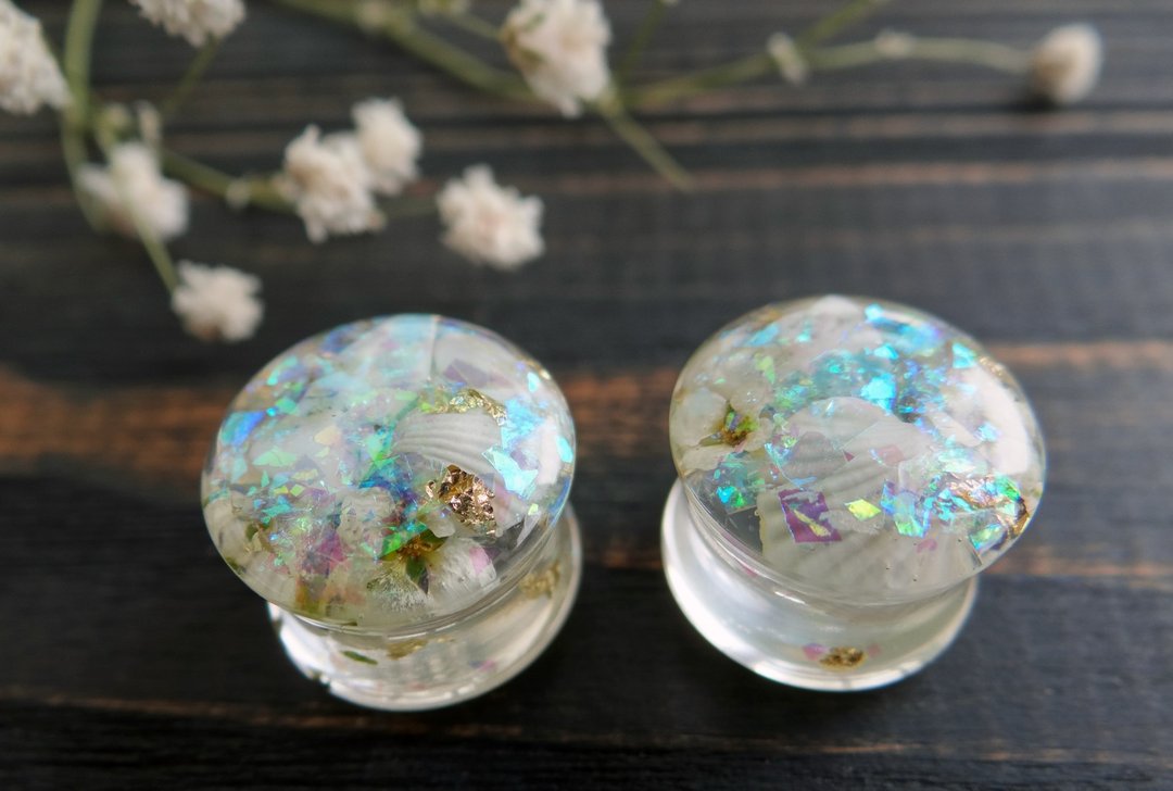 Iridescent Pearl Fairy plug earrings 0g 2g ear gauges Floral - 耳环/耳夹 - 珍珠 透明