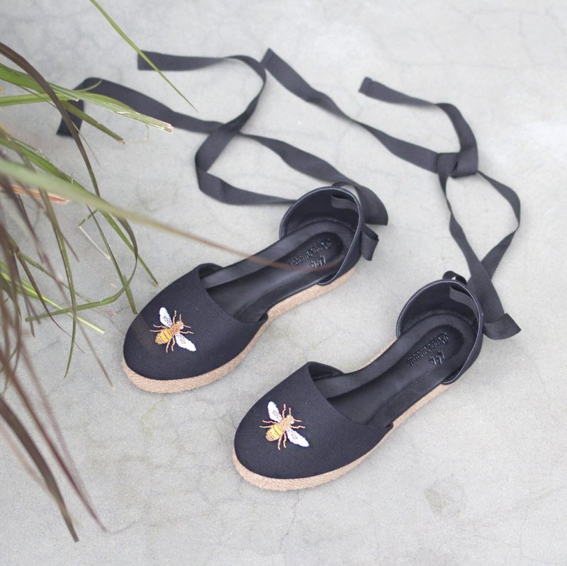Bee Lace Up Sandals (Black) - 男女凉鞋 - 绣线 黑色