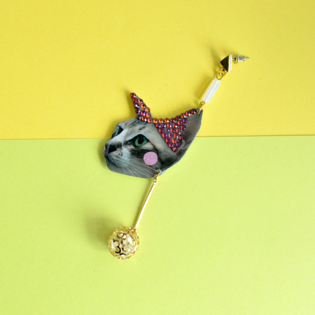 萌爆猫咪相片耳环 缀施华洛水晶 可订制自家的猫咪 Swarovski crystal elements - 耳环/耳夹 - 塑料 多色