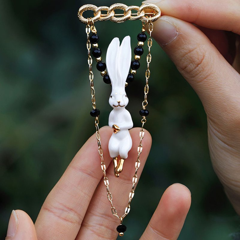 【蒙娜丽莎兔】新品温柔小众黑玛瑙陶瓷多层胸针 - 胸针 - 瓷 多色