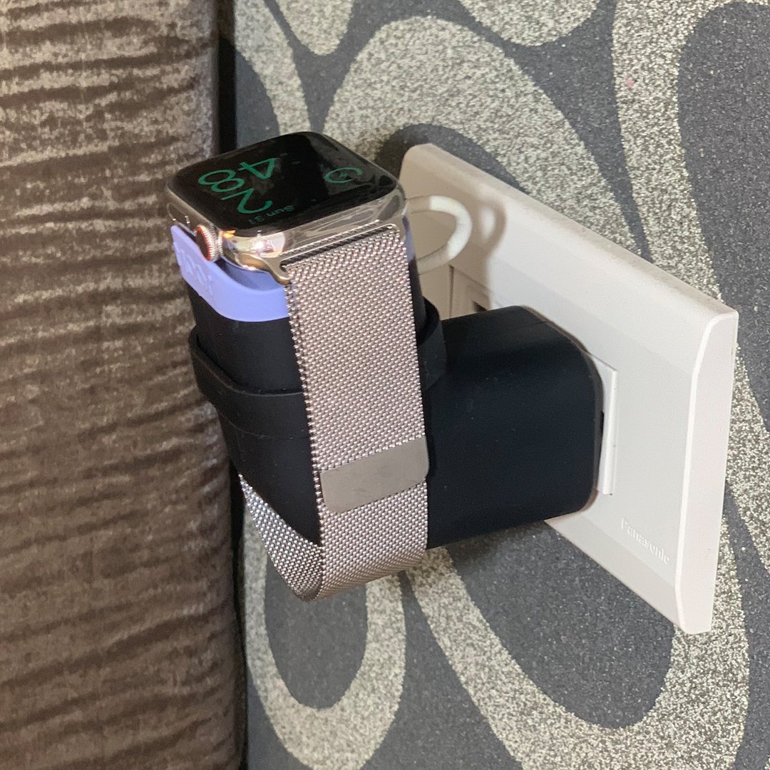 TIKTOQ插座式随身充电座-Apple Watch专用 - 卷线器/电线收纳 - 硅胶 黑色