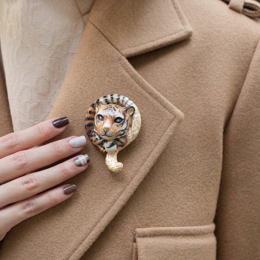 African Baby Tiger Brooch - 胸针 - 其他金属 咖啡色