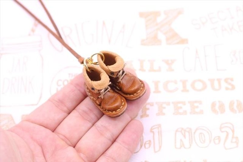 Necklace of small leather boots | Chocolate - 项链 - 真皮 