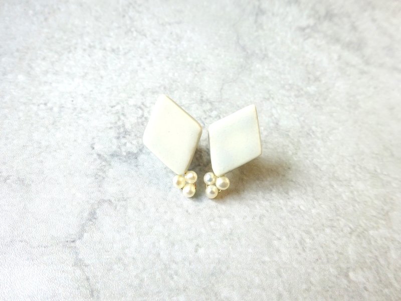 菱形 淡水珍珠 耳环・冰雪色 - 耳环/耳夹 - 陶 白色