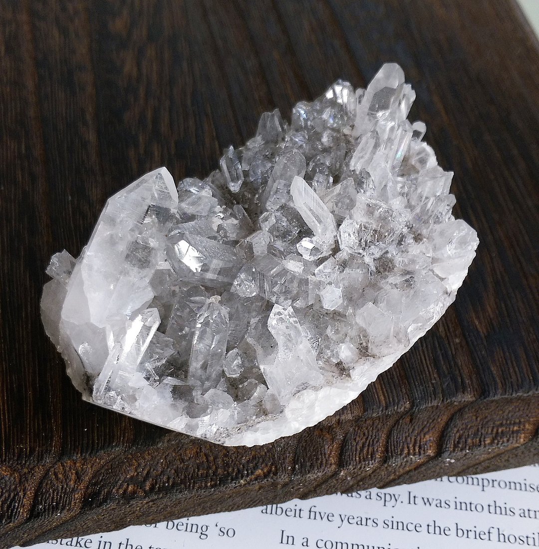 Crystal 四川产地 不规则晶簇 白水晶晶簇 天然矿石 原矿 - 摆饰 - 其他材质 