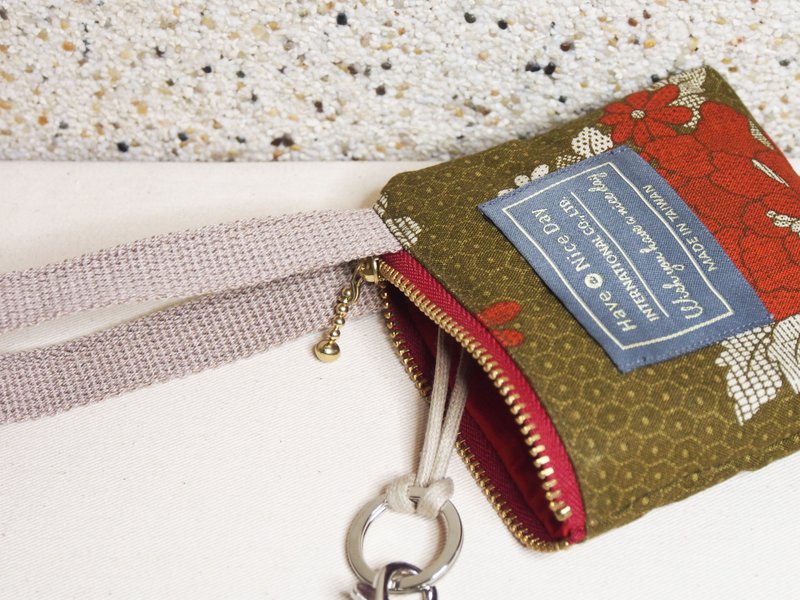 Have A Nice Day【随心带走】 提把钥匙零钱包-橄榄绿古花 × 大 - 零钱包 - 棉．麻 卡其色