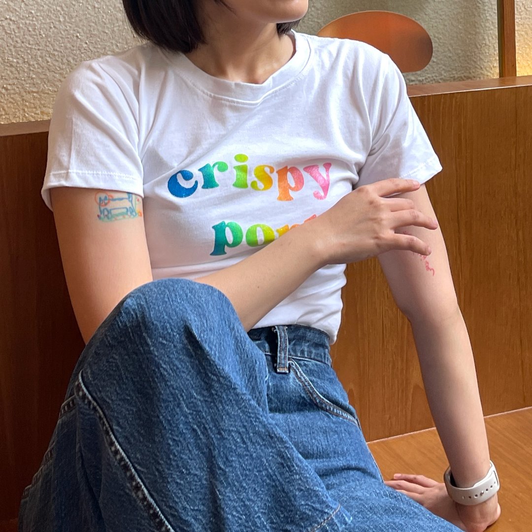 Glitter Rainbow Crispy Pork Baby tee & Oversize T-shirt - 女装 T 恤 - 其他材质 多色