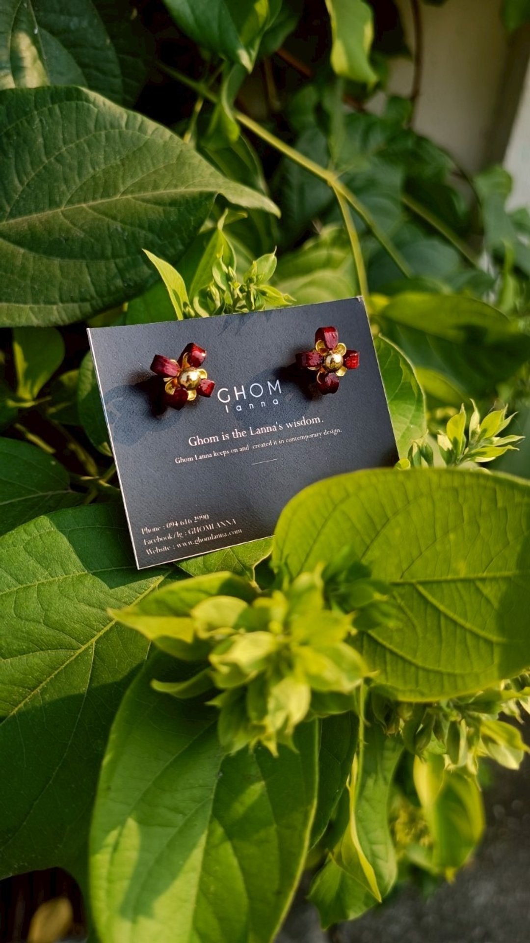 Sailom Saphrang Flowers Earrings (สายลมสะพรั่ง) - 耳环/耳夹 - 竹 多色