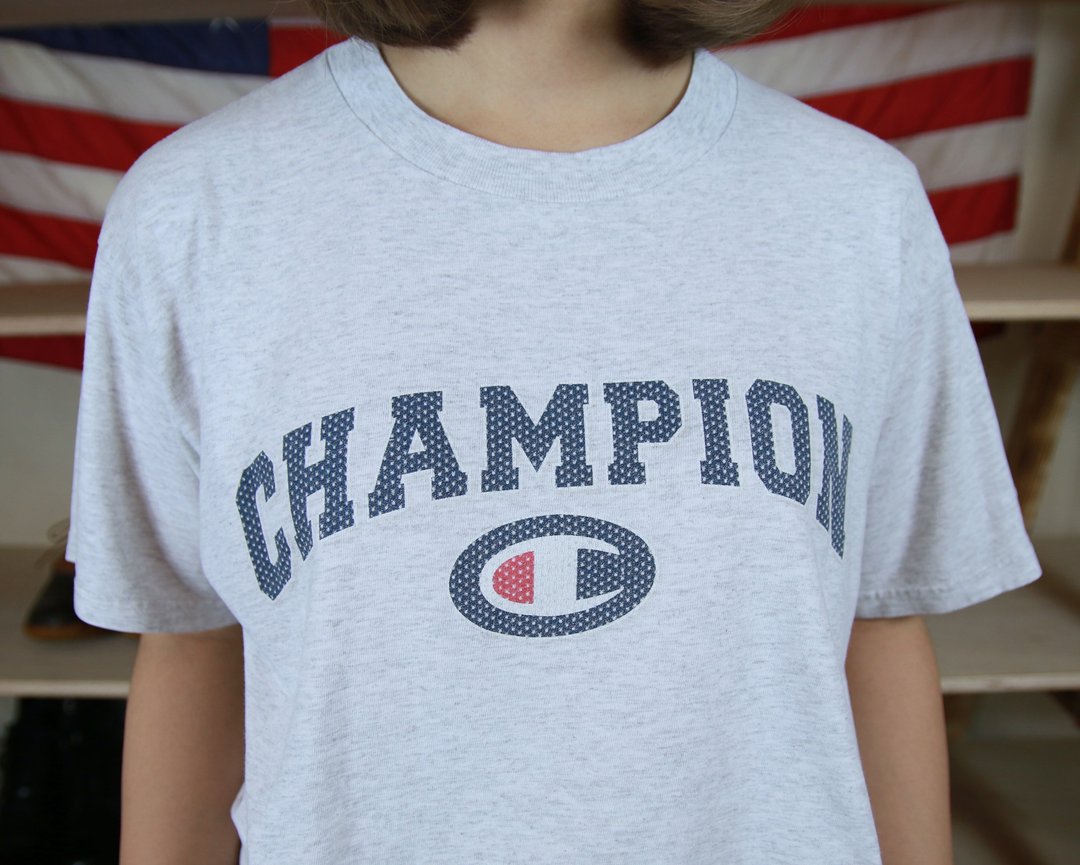 Back to Green:: CHAMPION 浅灰 //男女皆可穿// vintage t-shirt (N-03) - 女装 T 恤 - 棉 灰色