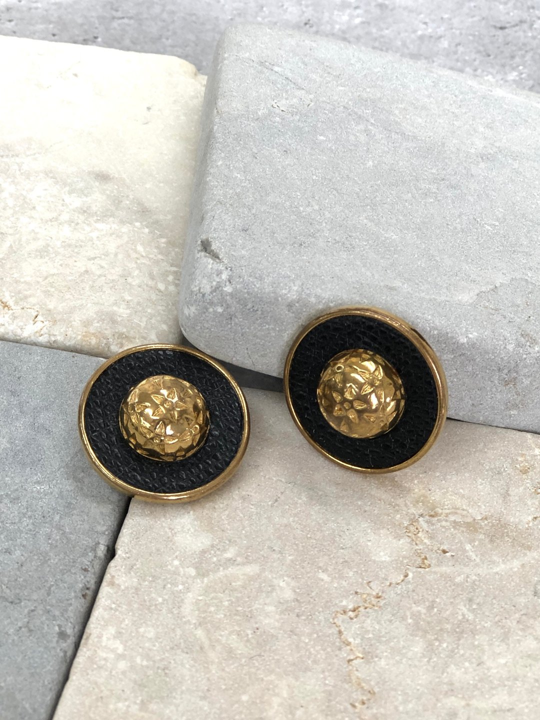 【VintageShop solo 日本直送 中古包专卖店】CELINE 赛琳 复古耳环 金色 黑色 星球造型 经典 时尚 绝版 - 耳环/耳夹 - 其他金属 金色