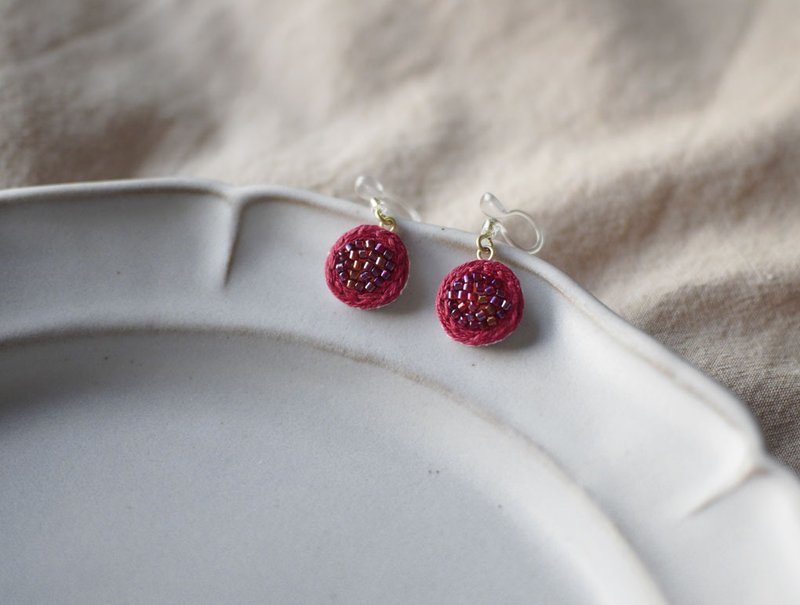 ni.kou 红蕴 刺绣 黄铜  耳环 戒指 - 耳环/耳夹 - 其他金属 