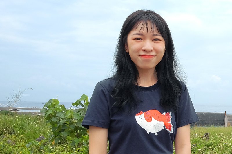 金鱼喵－中性纯棉T-Shirt 台湾IP - 女装上衣 - 棉．麻 蓝色