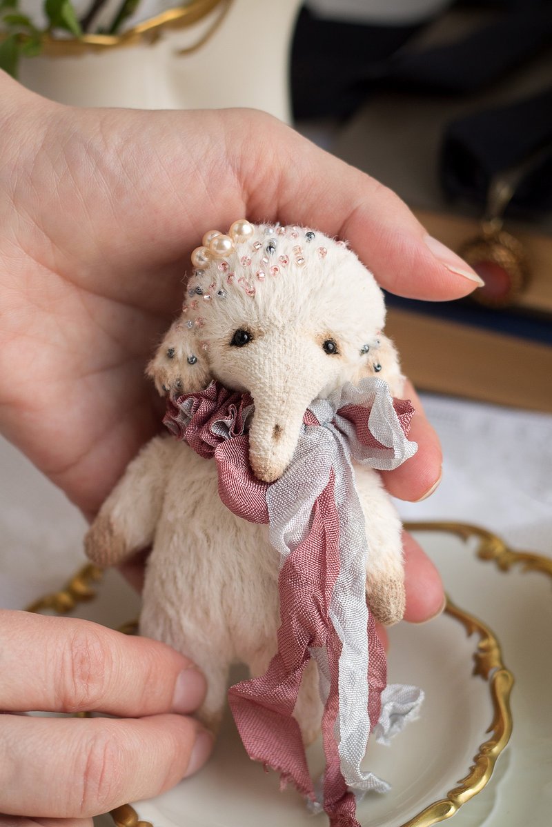 艺术家小白象手工毛绒填充可爱玩具 - 玩偶/公仔 - 其他材质 白色