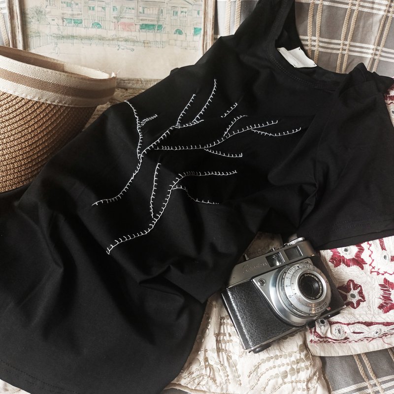 百搭手缝树形图案简约直身棉弹高端 smart casual TEE - 女装 T 恤 - 棉．麻 黑色