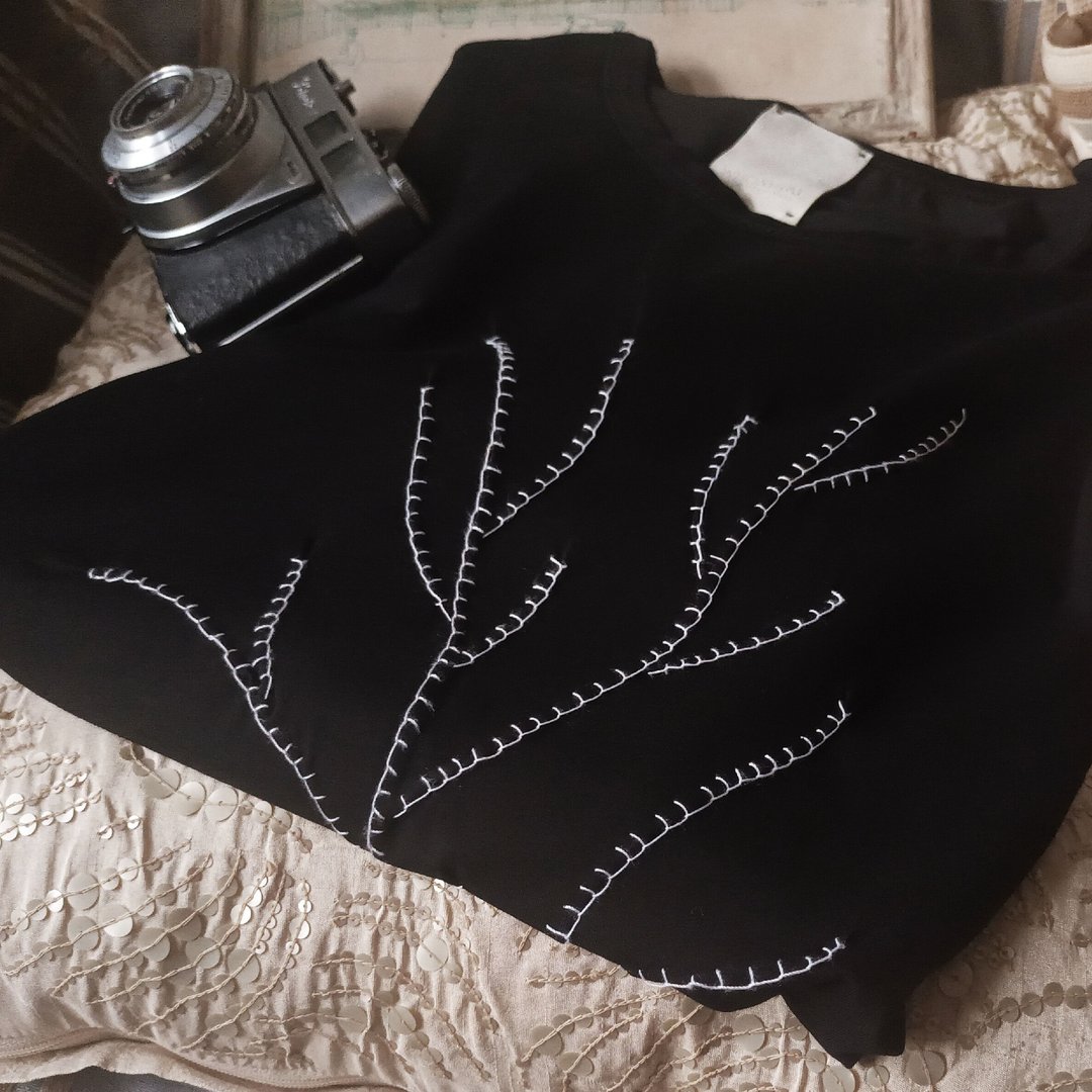 手工刺绣画 高端百搭 简约直身棉弹圆领 TEE(树形图案) - 女装 T 恤 - 棉 黑色