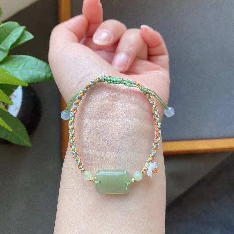 天然和田玉无事牌棉绳手链 雕刻无事牌 点缀白贝玉兰花 清新气质 - 手链/手环 - 玉石 