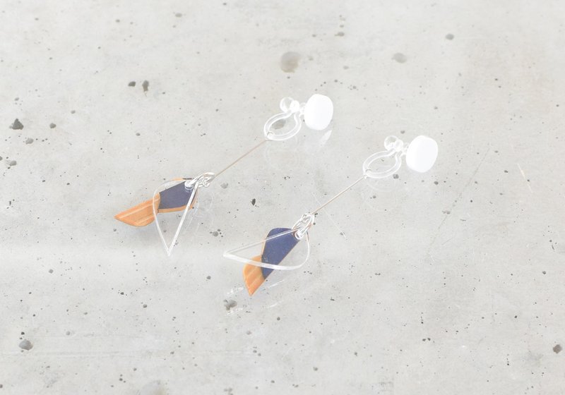 Small hane Clip-On/ WHITE × NAVY - 耳环/耳夹 - 木头 蓝色