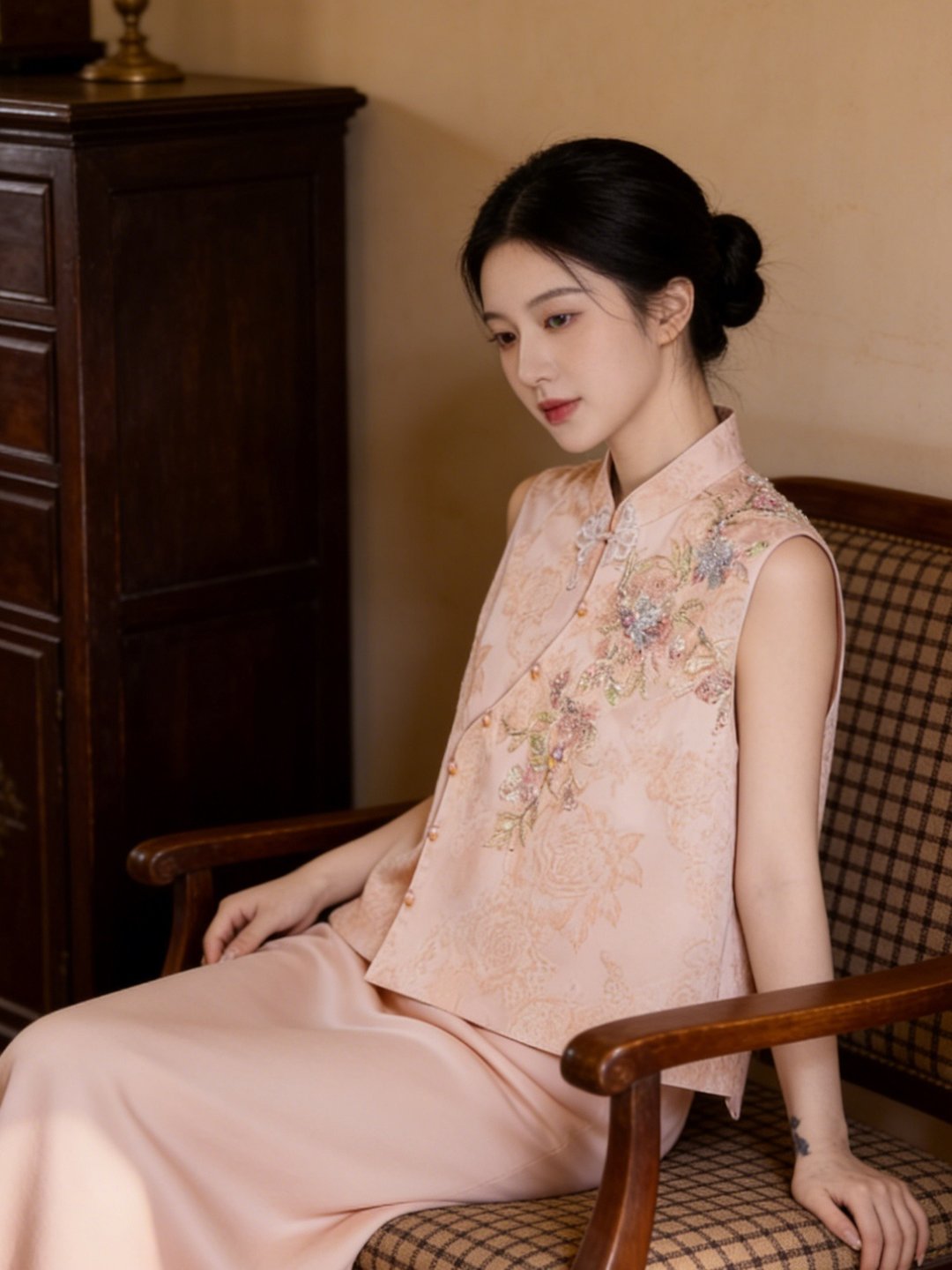新中式粉色刺繡花卉禮服套裝 無袖立領盤扣敬酒服 婚禮國風套裝 - 旗袍 - 其他人造纤维 粉红色