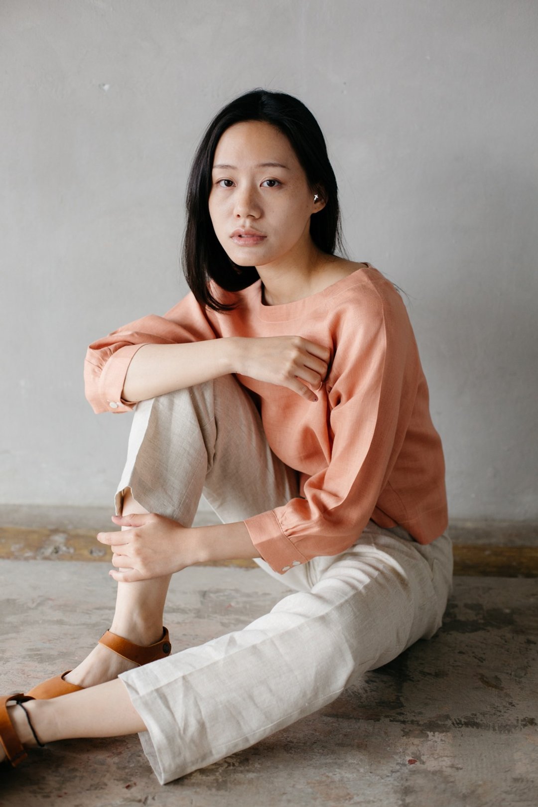 极简亚麻制圆领上衣-鲑鱼色 - 女装上衣 - 棉 粉红色
