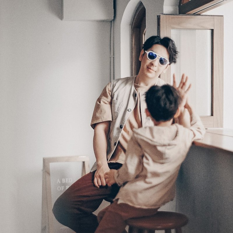 Flying glasses 爸爸一起戴墨镜 : 镜面亮蓝 - 成人款 - 眼镜/眼镜框 - 其他材质 多色