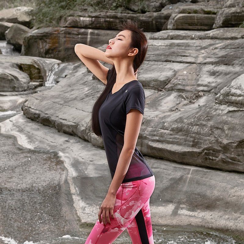 【MACACA】幻彩紧致花影plus 九分裤-AUE7442 桃红 - 女装瑜珈服 - 尼龙 粉红色