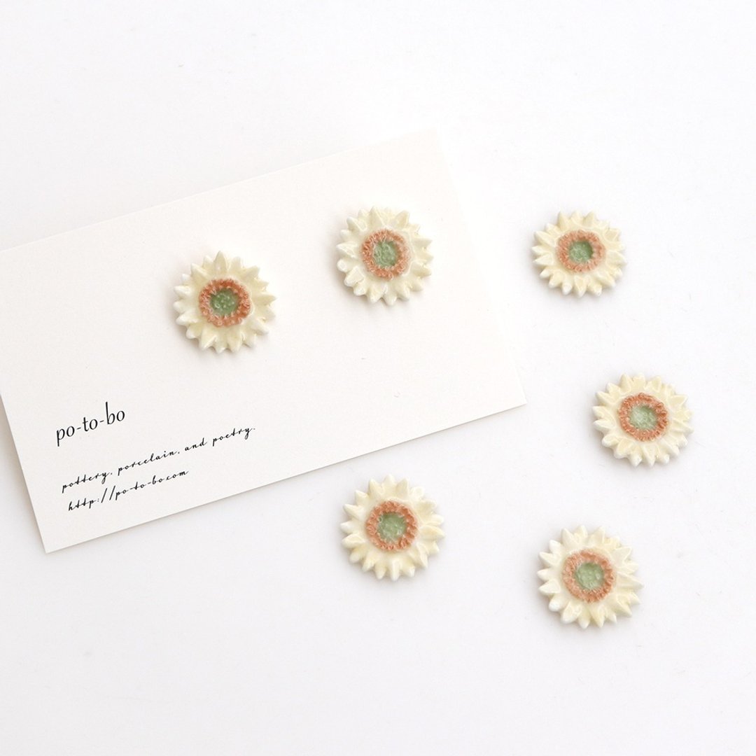 Sunflower earrings - 耳环/耳夹 - 瓷 黄色