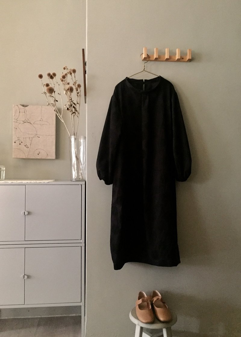 黑珍珠之夜/日本制灯芯绒 花苞剪裁泡泡袖洋装 100%棉 - 洋装/连衣裙 - 棉．麻 黑色