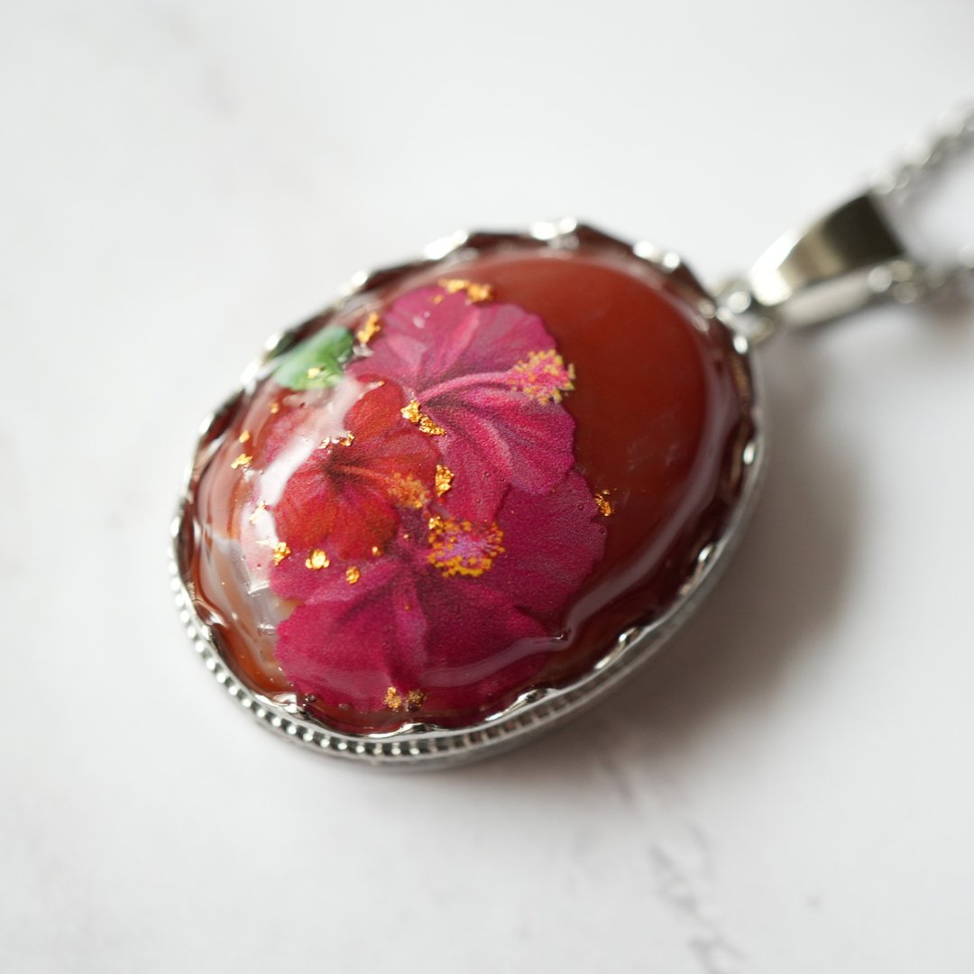 红玉髓与芙蓉花坠饰 - 项链 - 宝石 红色