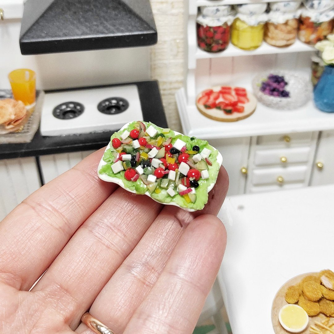 Realistic greek salad - realistic salad - doll food - 1 12 scale - miniature - 玩偶/公仔 - 粘土 