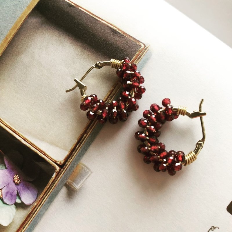 happy circle 红石榴石 天然石 可改夹式 手作  生日礼物 - 耳环/耳夹 - 宝石 红色
