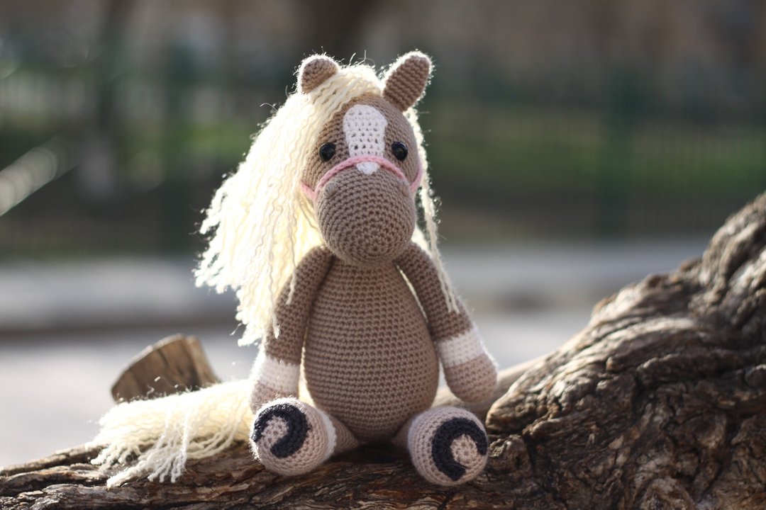 Crochet horse toy, handmade amigurumi horse, crochet horse, soft crochet toy, wh - 玩具/玩偶 - 羊毛 