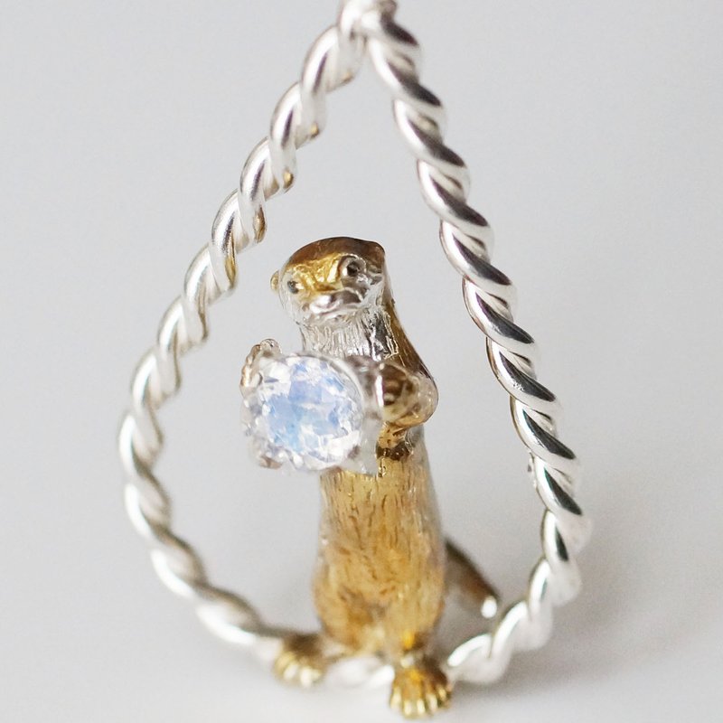 Royal Blue Moonstone Pendant of river otter smoky - 项链 - 其他金属 金色