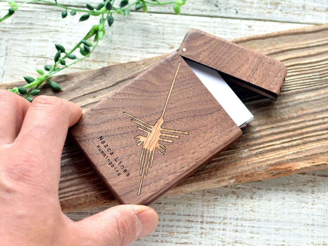 Wooden business card holder Nasca ground painting Hummingbird walnut - 名片夹/名片盒 - 木头 咖啡色