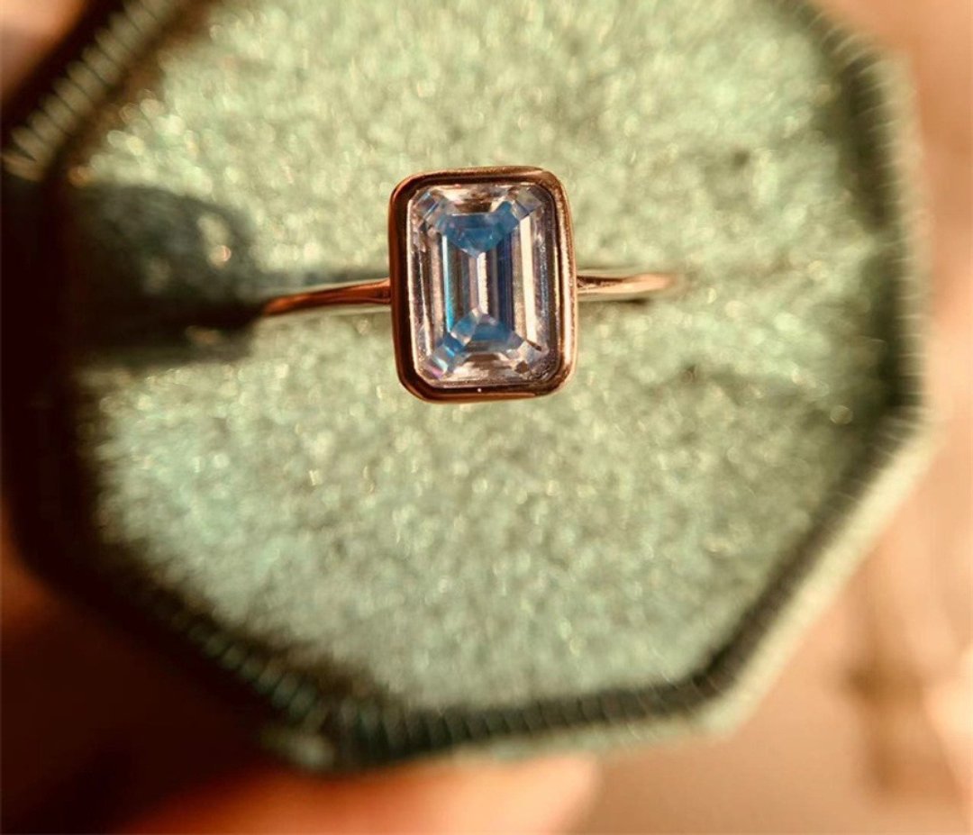Blue Moissanite Ring, 1 Ct Moissanite Ring, Emerald Cut Moissanite Ring - 戒指 - 其他金属 银色
