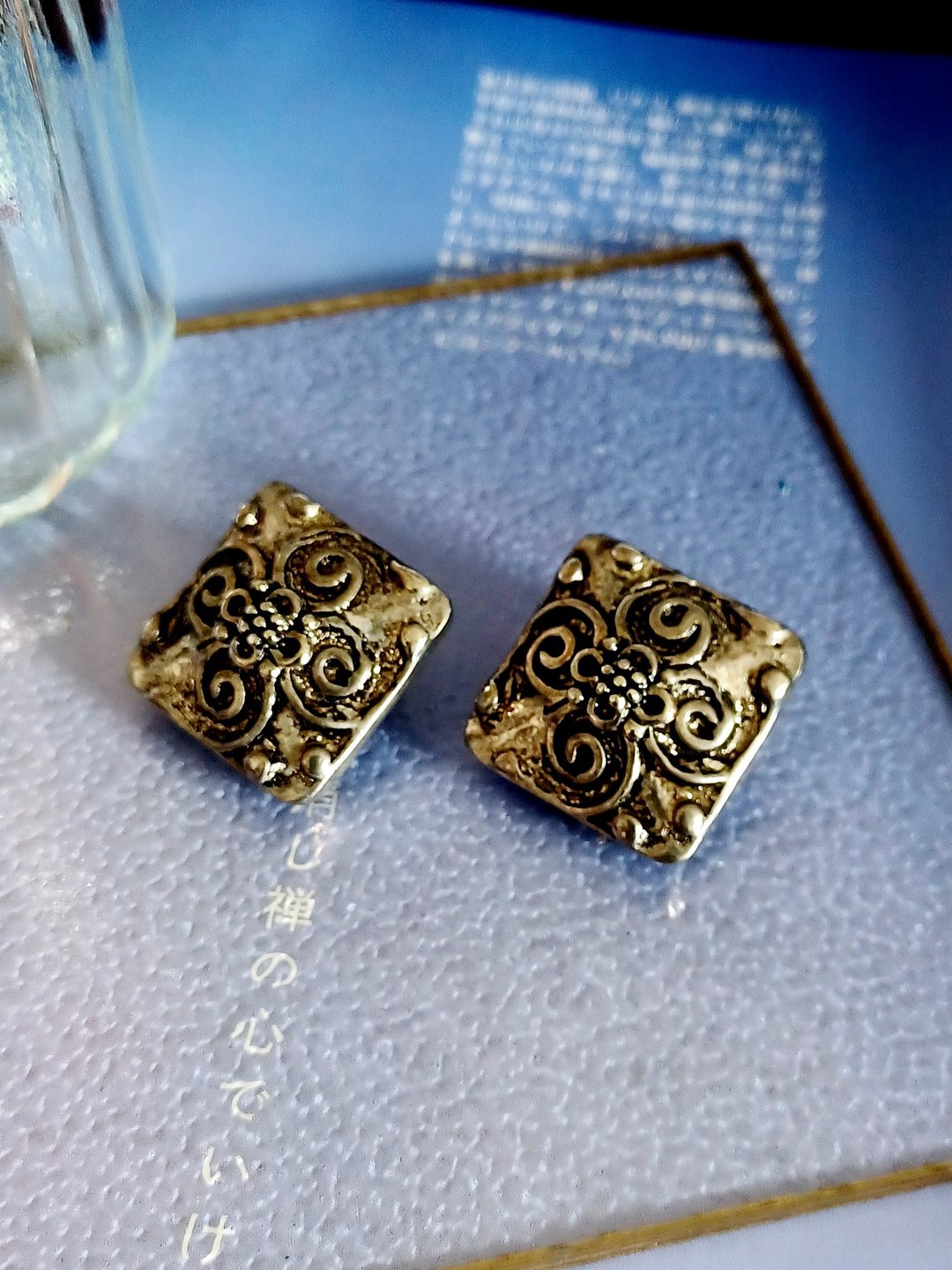 Avintage jewelry  C.Stein 立体浮雕方形徽纹 夹式耳环 - 耳环/耳夹 - 其他金属 