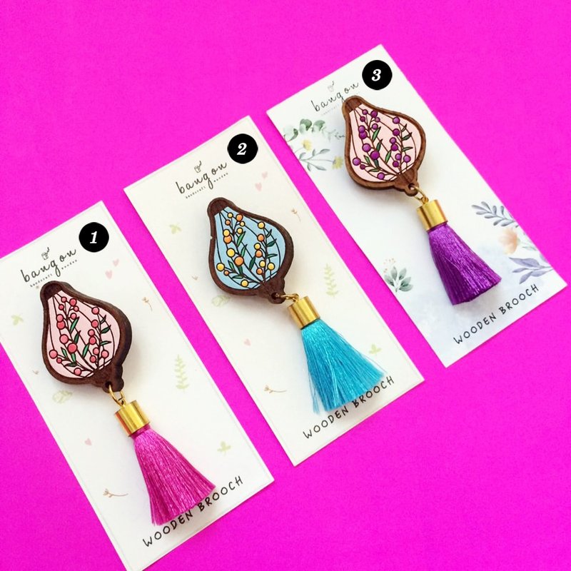 Wooden brooch plum blossom flower - 胸针 - 木头 紫色