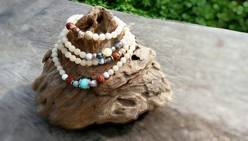 光 采Light up Spirit│白玉菩提子 白松石 黑玛瑙 金刚菩提 星月菩提 手工纯银隔片 925纯银坠 手链手环 - 手链/手环 - 植物．花 白色