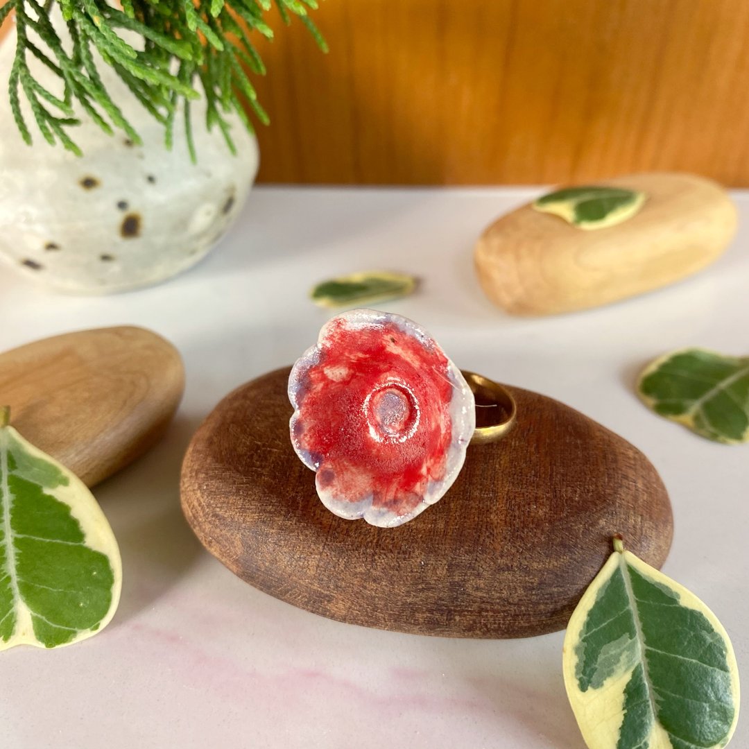 花朵戒指 (No. 27) / Ceramic Ring / Handmade - 戒指 - 陶 白色