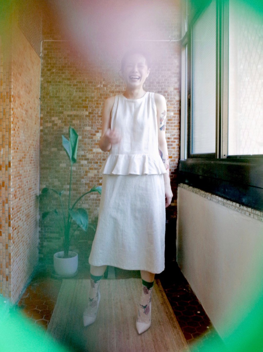 棉麻收肩后开衿背心米色/黑色棉麻洋装 - 女装背心 - 棉 