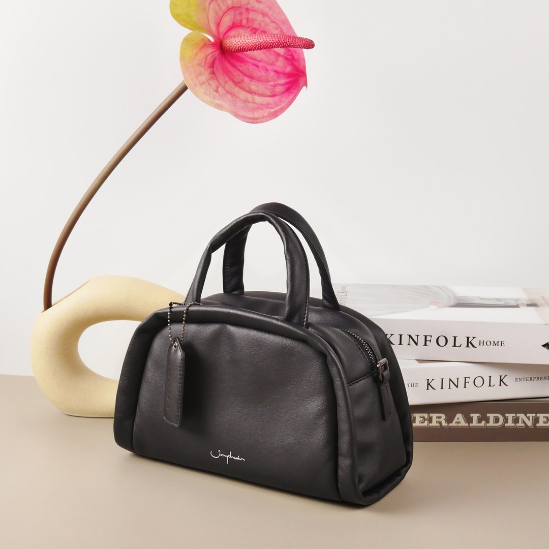 云朵包 Jaychewin - 皮革包 Jelly Duffel Bag in Charcoal Black - 手提包/手提袋 - 真皮 黑色