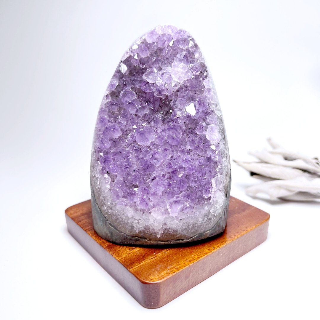 独花。 一图一物 疗愈 摆件 净化 贵人 l 紫晶镇 紫水晶 黑碧玺 l - 摆饰 - 水晶 紫色