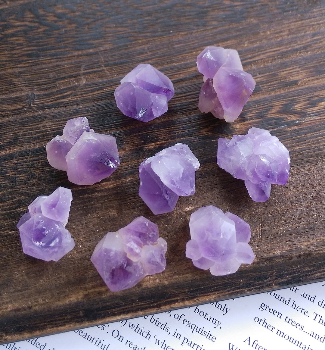 Amethyst 马达加斯加产地 紫水晶 小晶牙 天然小碎石  一组8颗 - 摆饰 - 其他材质 