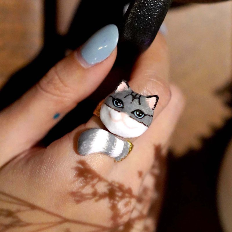 手绘立体灰花猫咪戒指 镀9K真黄金不掉色不氧化 轻珠宝可调整尺寸 - 戒指 - 其他金属 灰色