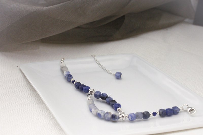 青石墨 | 矿物色彩 // 青金石苏打石设计款纯银手链 // Sodalite - 手链/手环 - 宝石 银色