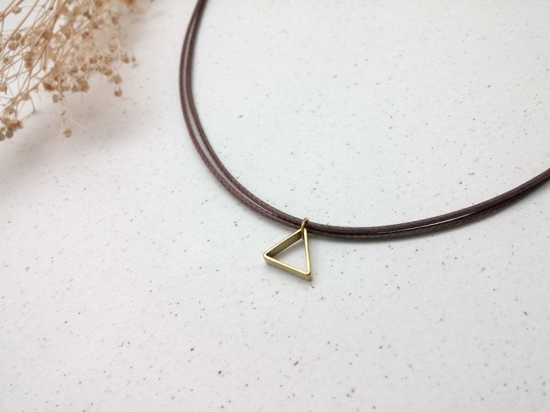 蜡线项链 黄铜 空心三角框 素色简约 蜡绳细线 - 锁骨链 - 其他材质 咖啡色