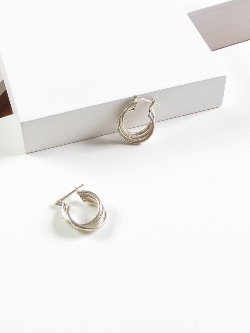 Vintage Interlaced Line Silver Hoop Earrings - 耳环/耳夹 - 纯银 银色