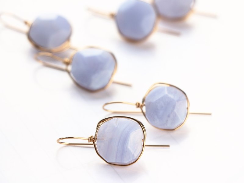 14kgf- Patel bluelace candy wrap pierced earrings - 耳环/耳夹 - 宝石 蓝色
