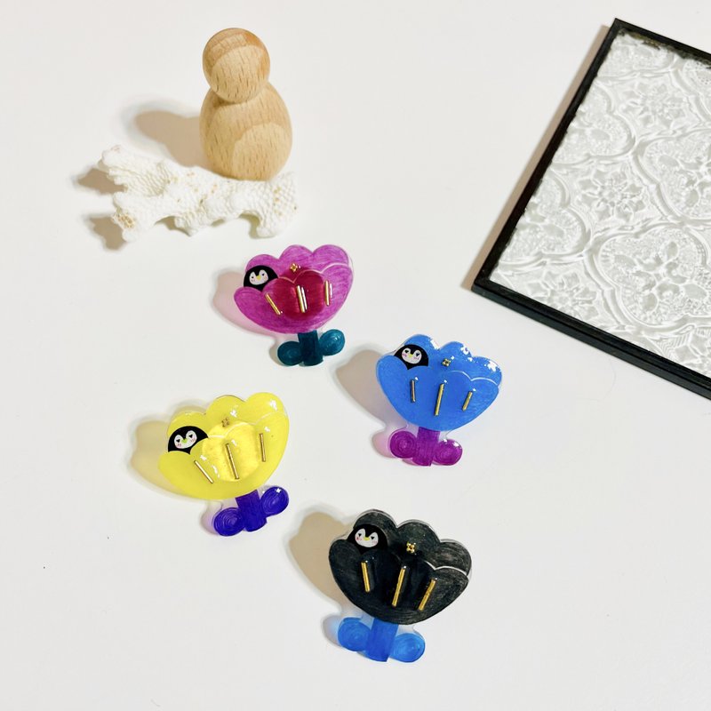 企鹅郁金香胸针/手绘/热缩片 - 胸针 - 塑料 多色