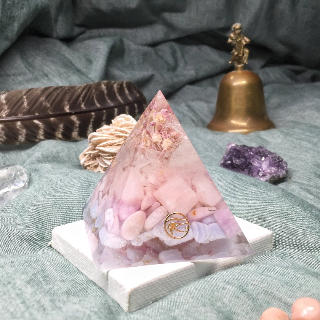 干燥花Orgonite －   满天星、白水晶、粉水晶、摩根石、蓝纹玛瑙 - 摆饰 - 宝石 粉红色